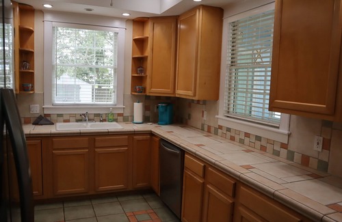 St. Augustine Cottage | Historic Gem, Modern Comfort within walking distance to Town.