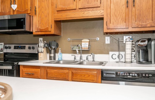Latonia Condo | Historic Gem Russell Suite 3 – A Downtown Dream! Walk to Dining & Riverfront