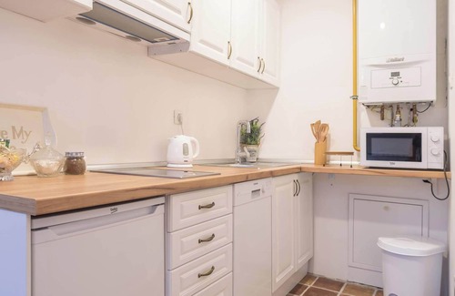 Old Town Apartment | Historic Haven with Breathtaking Mountain View - Explore the Heart of the City