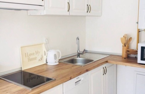 Old Town Apartment | Historic Haven with Breathtaking Mountain View - Explore the Heart of the City