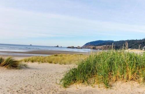 Downtown Cannon Beach House | Historic Haystack Cabin
