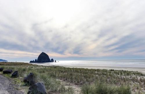 Downtown Cannon Beach House | Historic Haystack Cabin