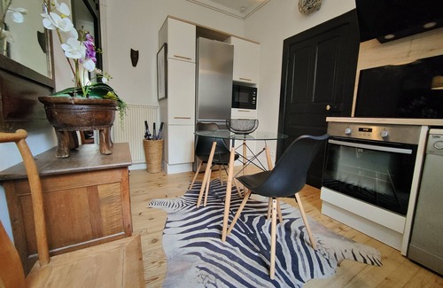 Cahors Old Town Apartment | Historic Heart of Cahors!Elegant yet Cozy large 2 large bedroom apartment!