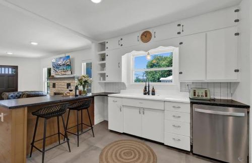 New Braunfels House | Historic Hideaway Stroll to Schlitterbahn