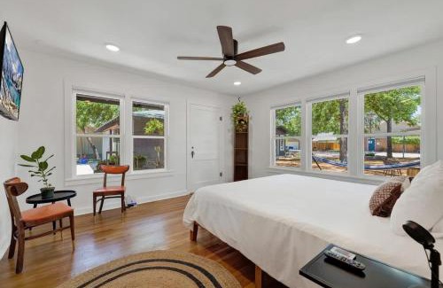 New Braunfels House | Historic Hideaway Stroll to Schlitterbahn