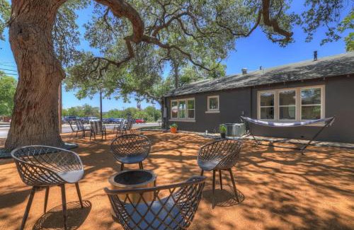 New Braunfels House | Historic Hideaway Stroll to Schlitterbahn