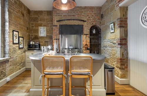 Battery Point Villa | Historic Hobart townhouse with river and park views