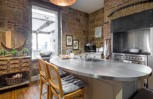 Battery Point Villa | Historic Hobart townhouse with river and park views