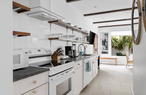 Cannonborough Elliotborough House | Historic Home 2 Blocks To King, Backyard Patio