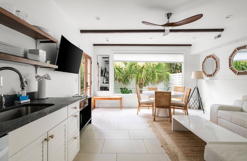 Cannonborough Elliotborough House | Historic Home 2 Blocks To King, Backyard Patio