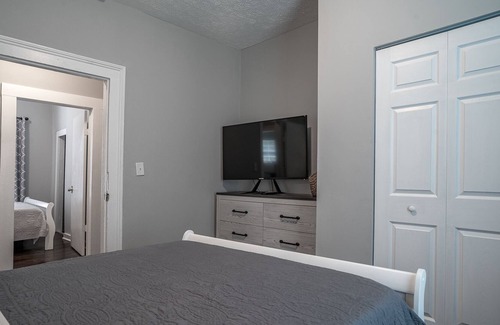Athens House | Historic Home a mile from Downtown & Stadium