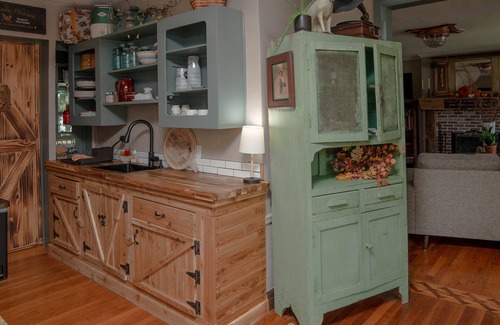 Ozark House | Historic home across the street from the Ozark Mill and Finley Farms property