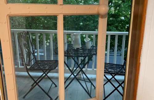 Fredericksburg House | Historic Home- Amazing Porches- Great Location- Perfect Midterm Stay- 30+ Days