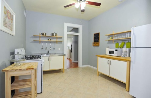 Hyde Park House | Historic Home in Central Austin by UT and Downtown, Walk to Restaurants