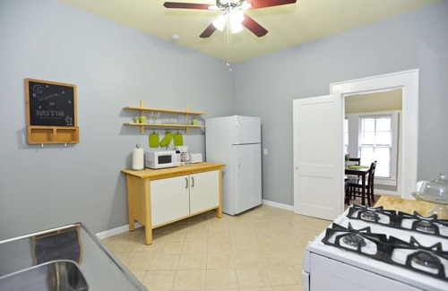 Hyde Park House | Historic Home in Central Austin by UT and Downtown, Walk to Restaurants