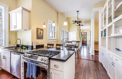 Galveston House | Historic home in walkable location by dining & attractions