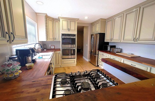 Lompoc House | Historic Home *reWine Mission* Walk Downtown: Coffee, Shop, Dine, Wines, Brews
