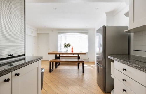 Belgravia House | Historic Home with Modern Comfort | 3 mins to Victoria station