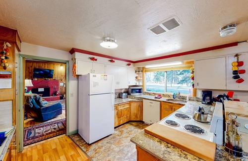 Joseph House | Historic home with mountain views & kids play area - great for reunions/retreats