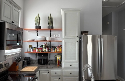 Tulane - Gravier Apartment | Historic Home with Modern Touches Close to FQ and CBD
