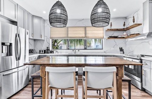 East Little Havana House | Historic house, heart of Miami. Heated pool & jacuzzi. Walk to Marlins Park