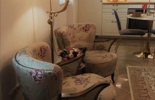 Business District Apartment | Historic house residence