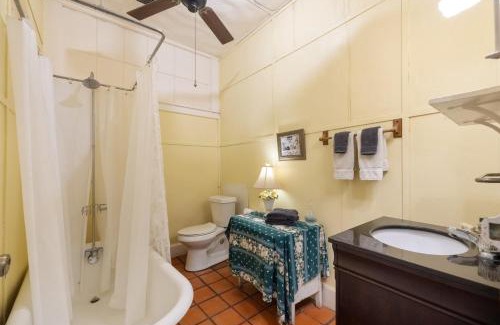 Cedar Key Apartment | Historic Island Hotel