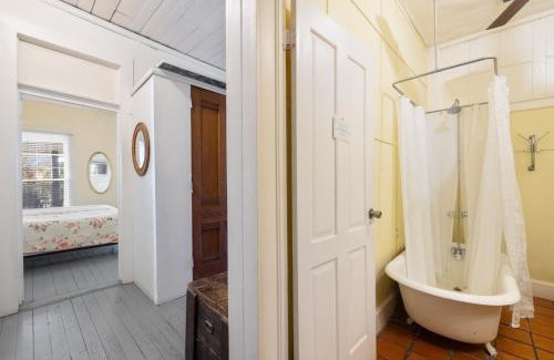 Cedar Key Apartment | Historic Island Hotel