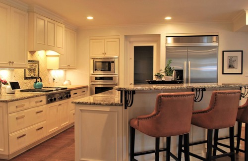 Beverly Woods House | Historic Kuralt House, 1/2 mile WALK to Quail Hollow Club