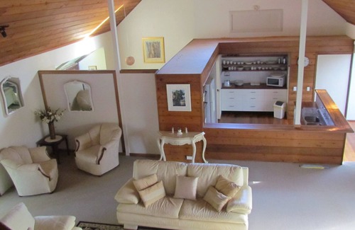 Emerald Beach House | Historic Lake Russell Gallery Sanctuary - Emerald Beach