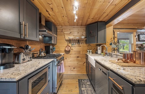 Dandridge Cabin | Historic Lakefront Cabin w/Private Dock and Hot Tub