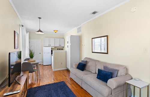 Auburn House | Historic Loft in Downtown AU! LOCATION! Private Parking, Steps to Toomers Corner