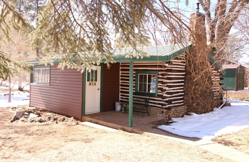 Pinetop House | Historic Log Cabin in Pinetop AZ