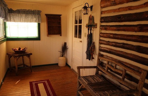 Pinetop House | Historic Log Cabin in Pinetop AZ