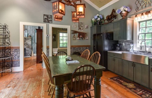 Maggie Valley Cabin | Historic Log Cabin, Yard, Firepit, Fireplace, WIFI , Private