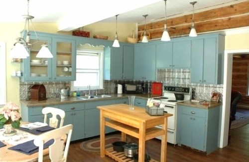 Gills Rock House | Historic Log Cabin by the Bay (Lake Views)