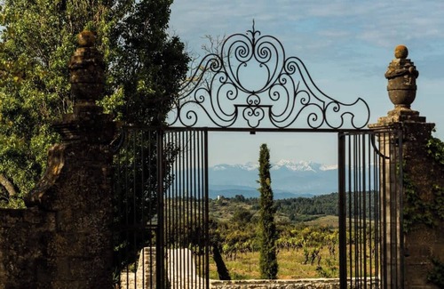 Caunes-Minervois Apartment | Historic Luxury and Modernity in the Heart of Minervois
