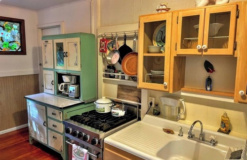 Volcano Cottage | Historic Maid's Quarters Cottage in Volcano Village