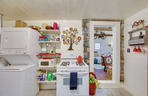 Marshall Cabin | Historic Marshall Log Cabin < 1 Mi to Dtwn!