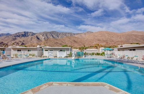 Canyon Corridor Condo | Historic Mid Century Modern Villa Roma 2-bedroom South Palm Springs
