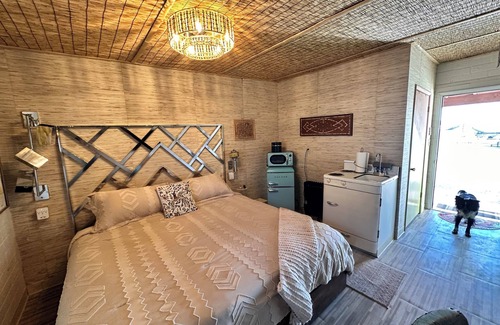 Tucson Hotel | Historic Motel Room in Tucson with WiFi, AC "Tropicana"