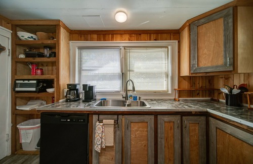 Suches Cabin | Historic Mountain Cottage – Minutes from Two Wheels and National Parks!