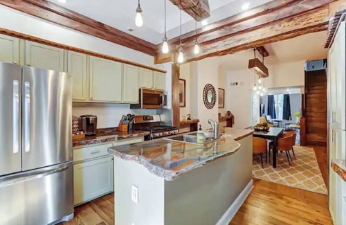 Central Business District House | Historic Mt. Adams Townhome-Walkable-Sleeps 10