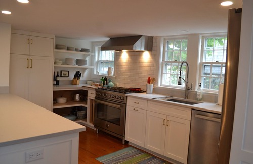 Nantucket Town House | Historic Nantucket Home. 8 minute walk to center of town
