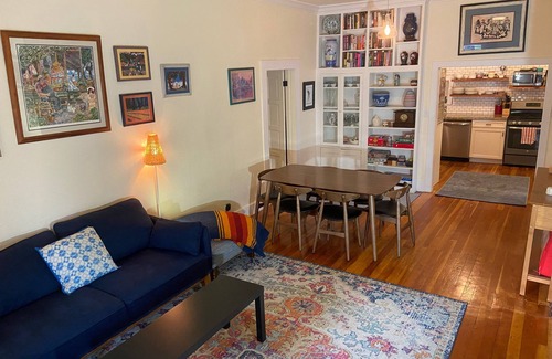 Ashland House | Historic Ohana House - Walk to Downtown Ashland, Hot Tub, Tiki Bar, Pet Friendly