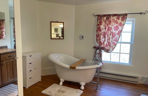 Ennice Other | Historic Old Farmhouse and Angus Cattle. Family and Pet Friendly!