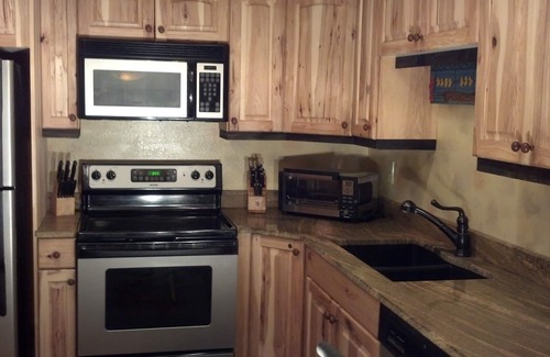 Downtown Park City Condo | Historic Old Town! Views And Walk To Ski Runs! Dining Shopping Nitelife! Parks!