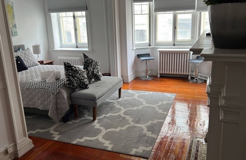 Old Quebec Condo | Historic Old Town | Walk to Shops, Cafés, Food