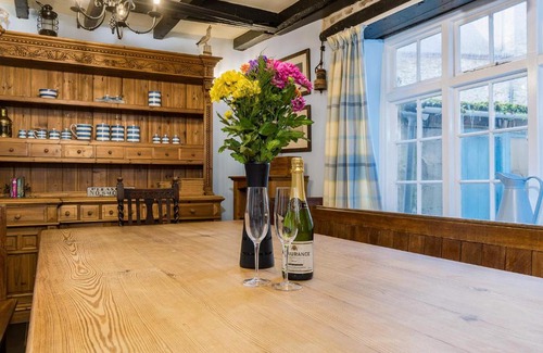 Looe House | Historic Osborne House very close to the beach