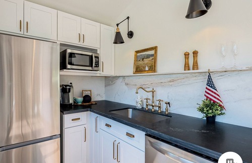 Encanto Cottage | Historic Phoenix's Midtown Carriage House, Downtown {Free Parking}
